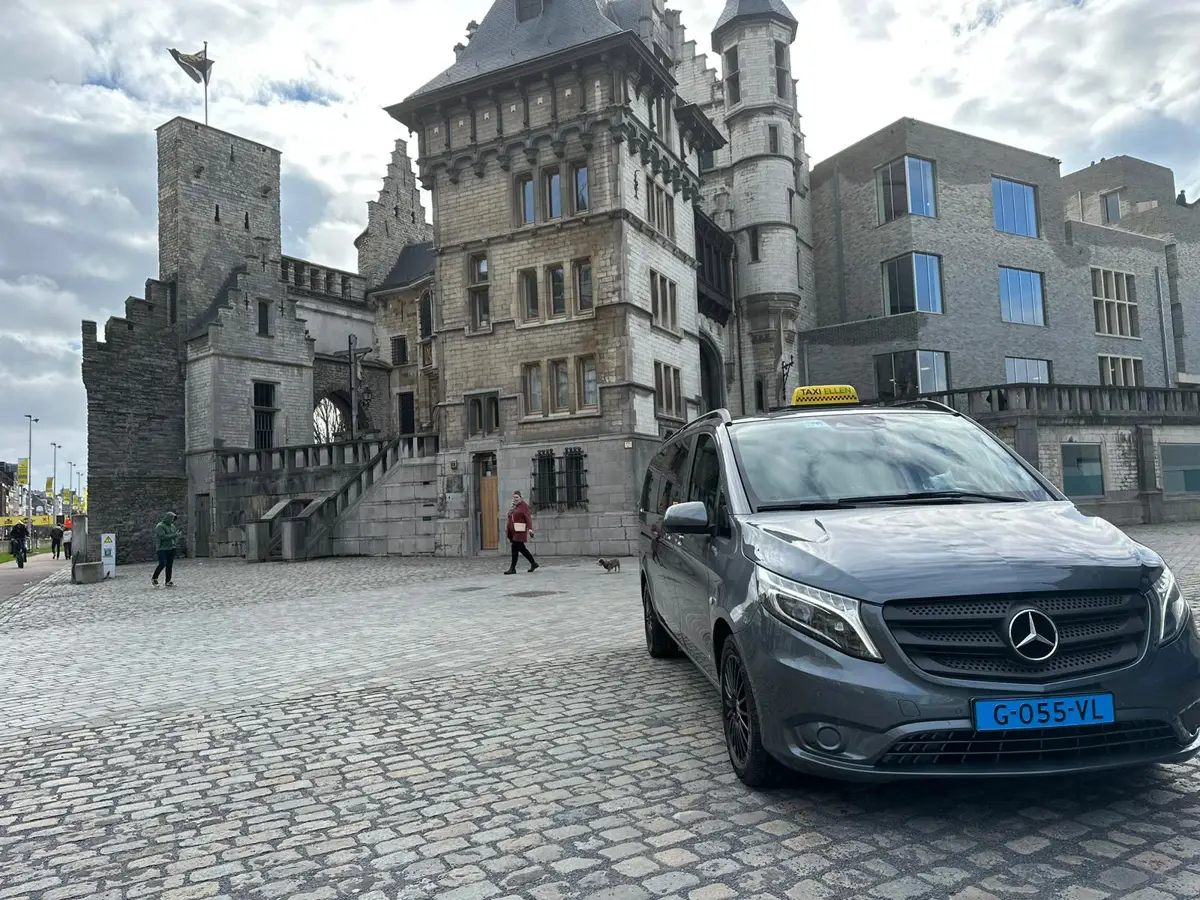 Mercedes Vito taxibus van Taxi Dongen
