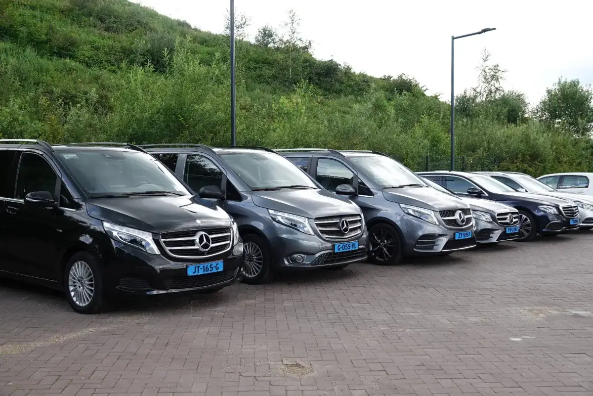 Mercedes V-Klasse taxibussen van Taxi Dongen